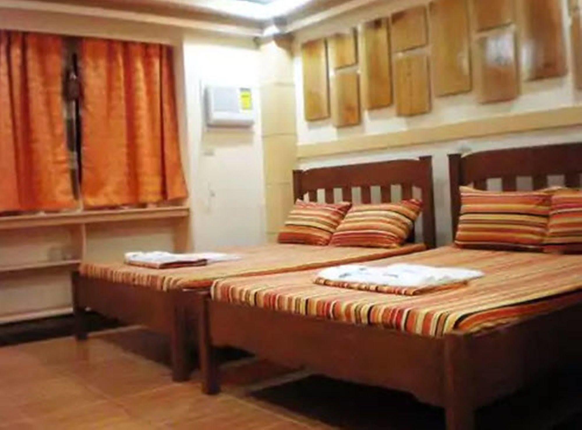 Apartelle De Francesca Puerto Galera Εξωτερικό φωτογραφία